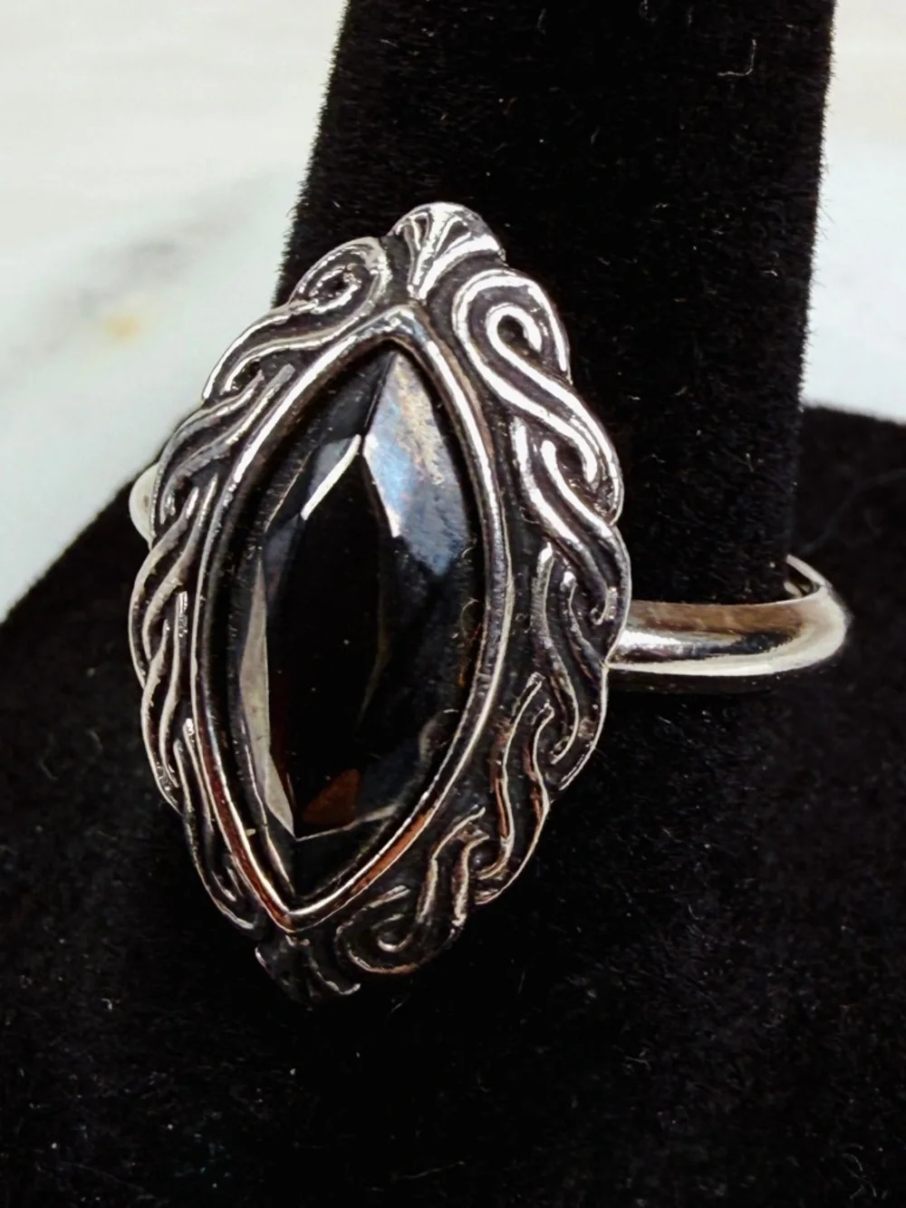 Vintage Avon Silvertone Black Marquise Accent Filigree Ring size 7 1/2